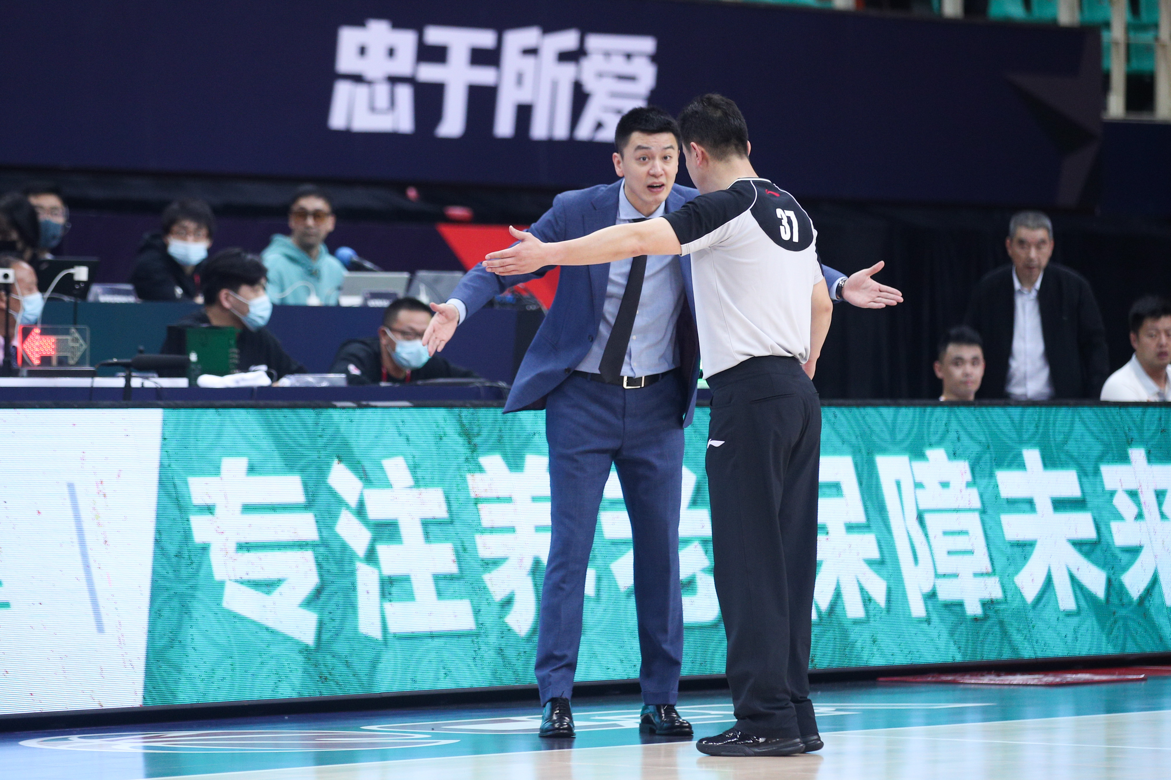 胜负悬殊差距过大，教练严明要求团队